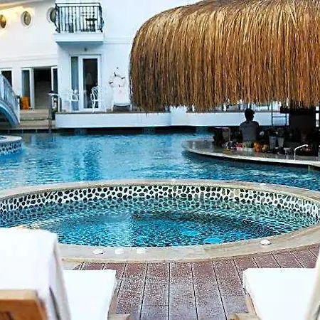 Hotel The Pinehill & 3*