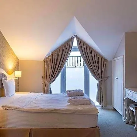 The Pinehill & 3*