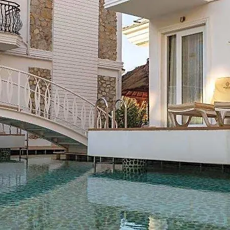 Hotel The Pinehill & 3*