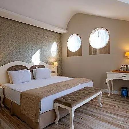 Hotel The Pinehill & 3*