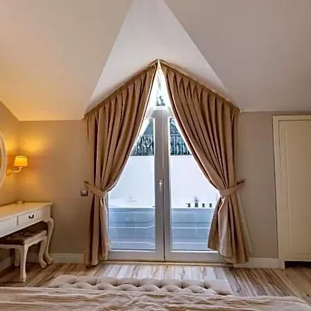 Hotel The Pinehill &